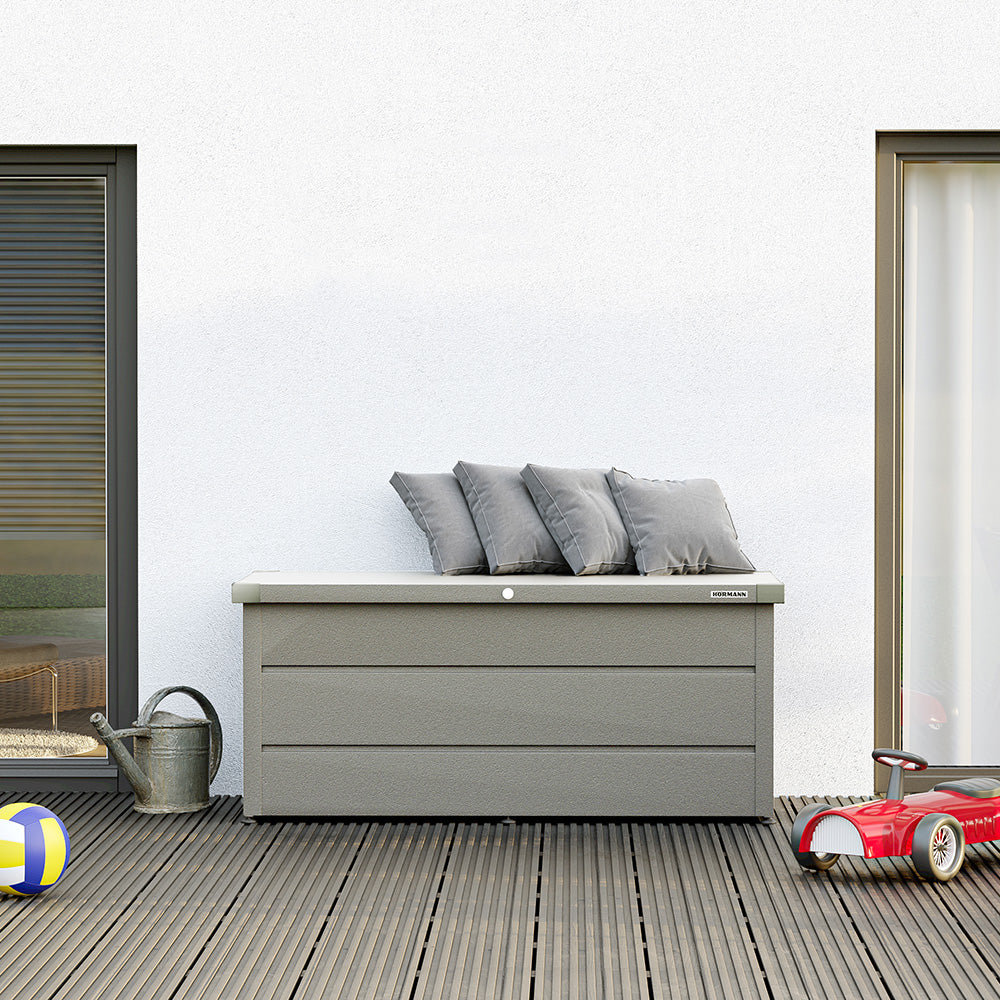 Tutto XL steel outdoor chest