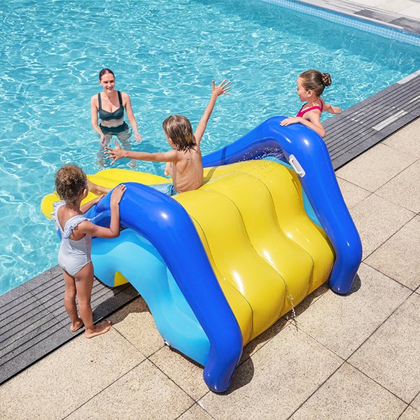 Toboggan géant piscine