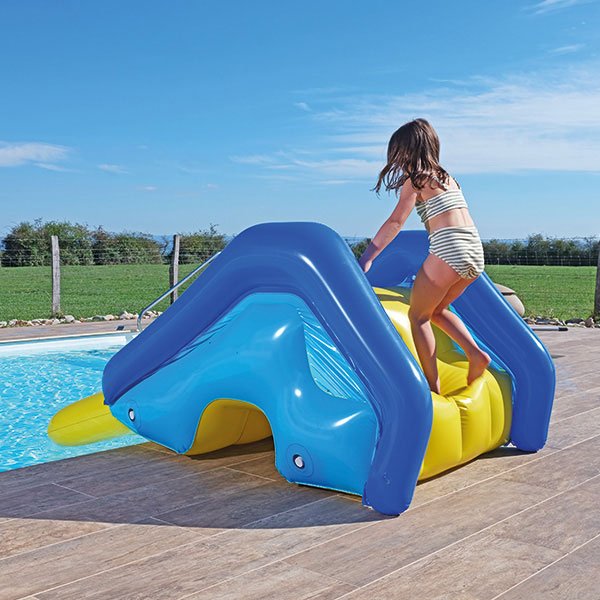 Toboggan géant piscine
