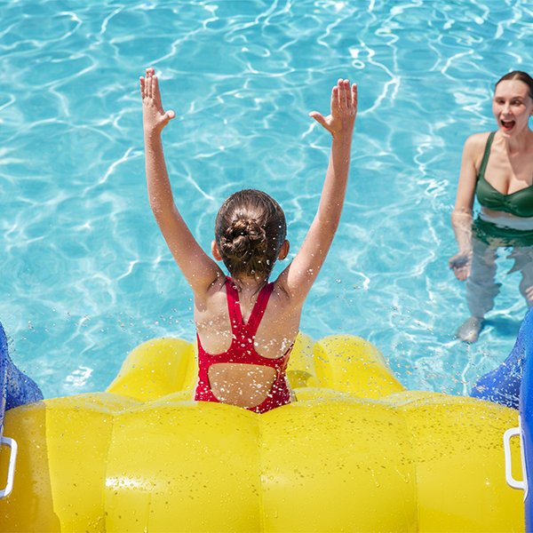 Toboggan géant piscine