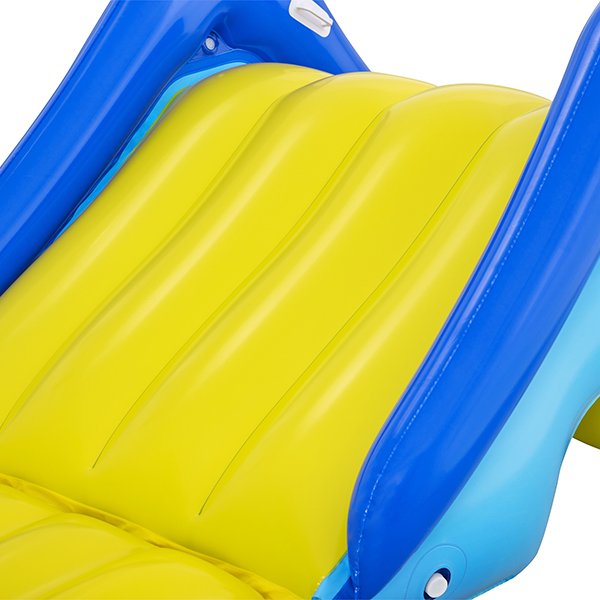Toboggan géant piscine