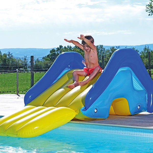 Toboggan géant piscine