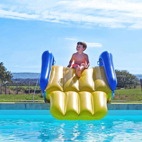 Toboggan géant piscine