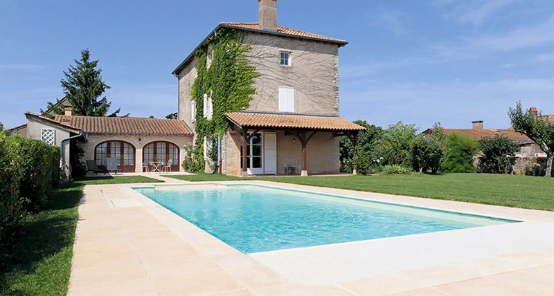 La tendance qui rentabilisera votre piscine : entre revenus et   rencontres