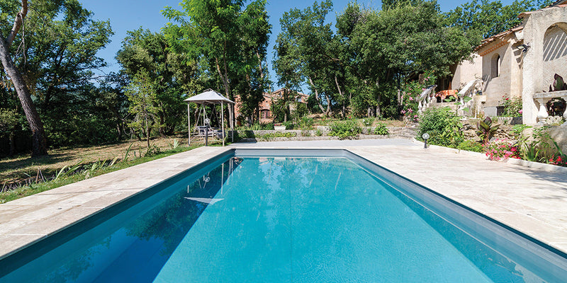 Construire une piscine enterrée : tout ce qu’il faut savoir avant de se lancer