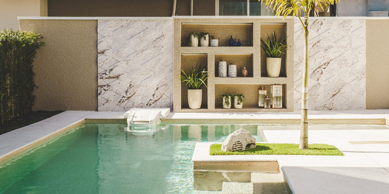 Optimisation de l’espace : Piscine semi-enterrée dans un jardin de petite taille
