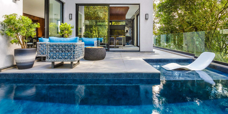 Piscine extérieure, enterrée et couverte : Tout savoir sur la piscine de vos rêves