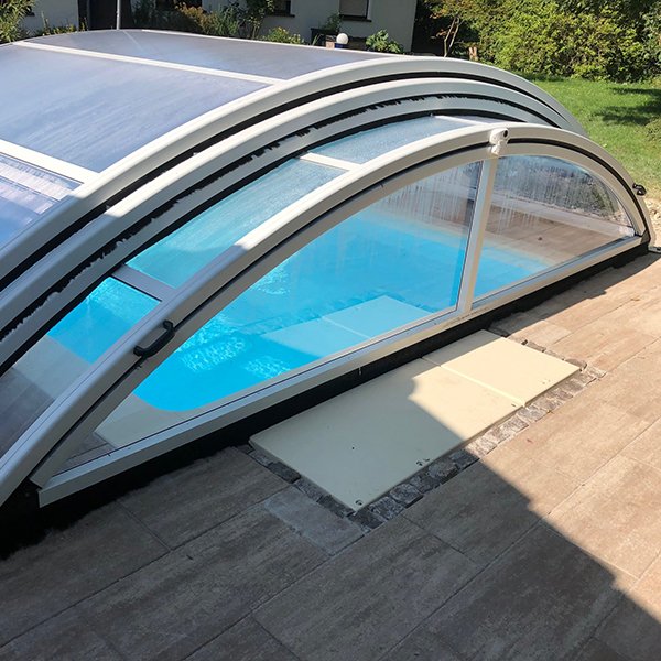 Abri mi-haut piscine