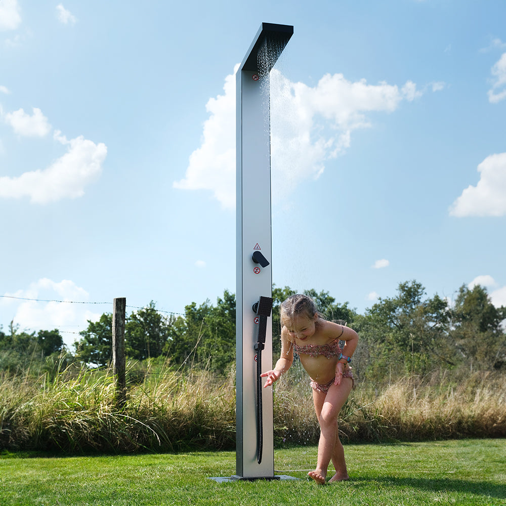 Outdoor shower for Acqua-cascata swimming pool