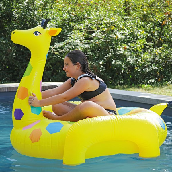 Girafe gonflable piscine