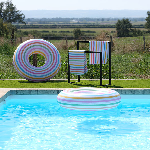Pooltop outdoor towel rack