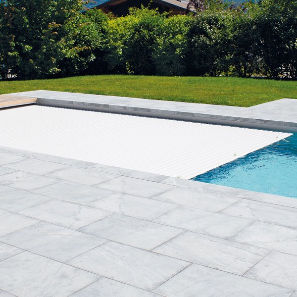 Volet roulant piscine immergé